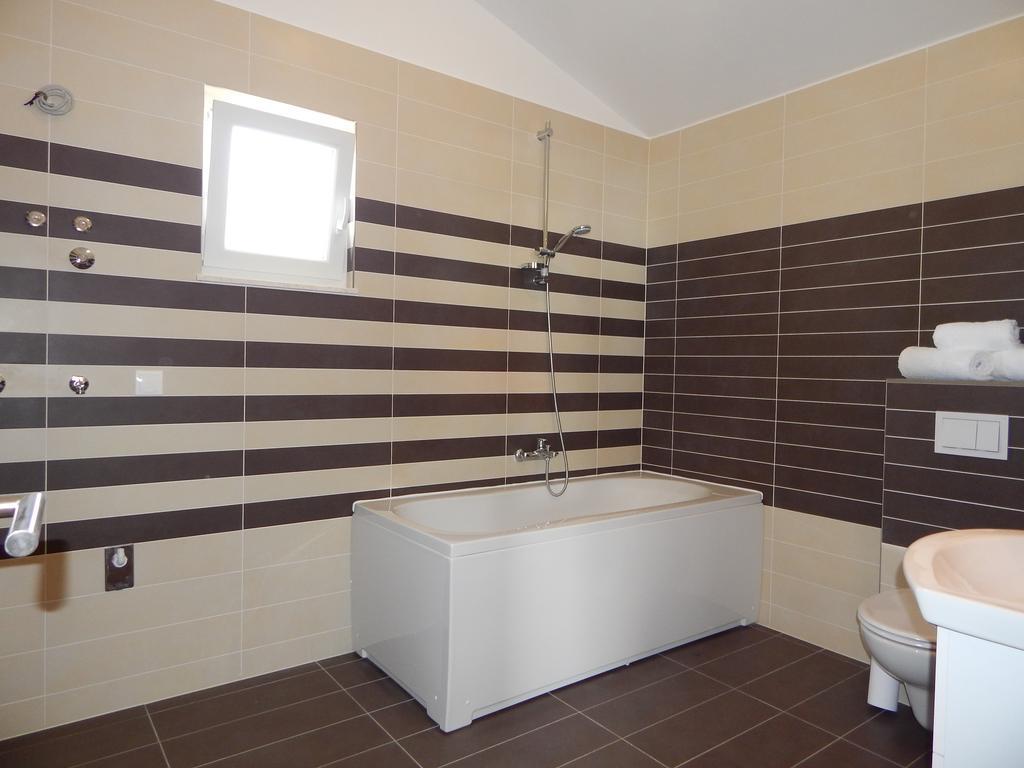 Apartments King Podstrana Ngoại thất bức ảnh